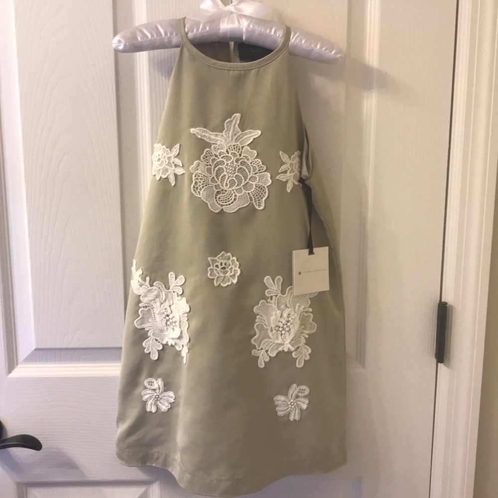 👗Girls Sage Green High Neck Floral Appliqué Dress